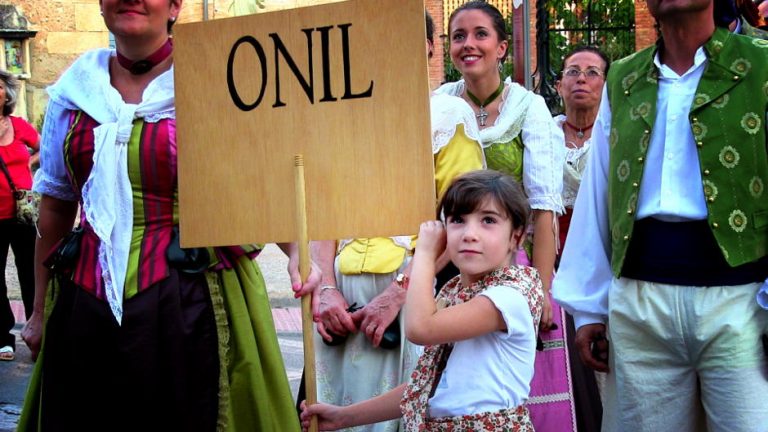 Els balls populars envolten Onil en el desé Aplec de Danses dels pobles de la Mariola