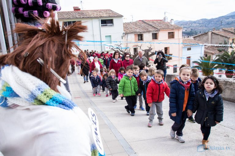 Els Nanos de Cocentaina critiquen el canvi climàtic a ritme de dolçaina i tabal