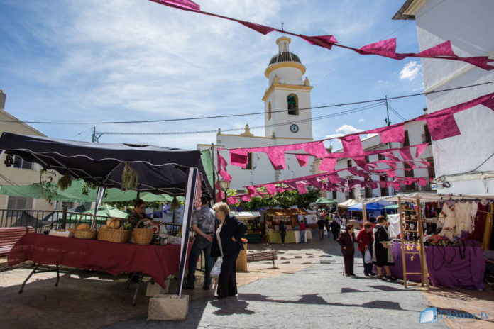 La Fira Artesanal de Beniardà clou la desena edició amb una jornada festiva i familiar