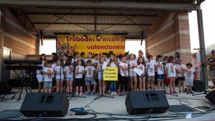 Milers de persones celebren a l'Orxa el 30é aniversari de la Trobada de l'Alcoià-Comtat