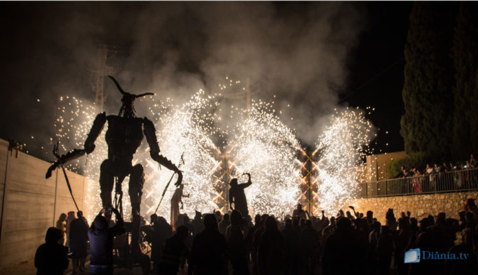 L'Alqueria d'Asnar es prepara per a les festes amb cultura, música i foc