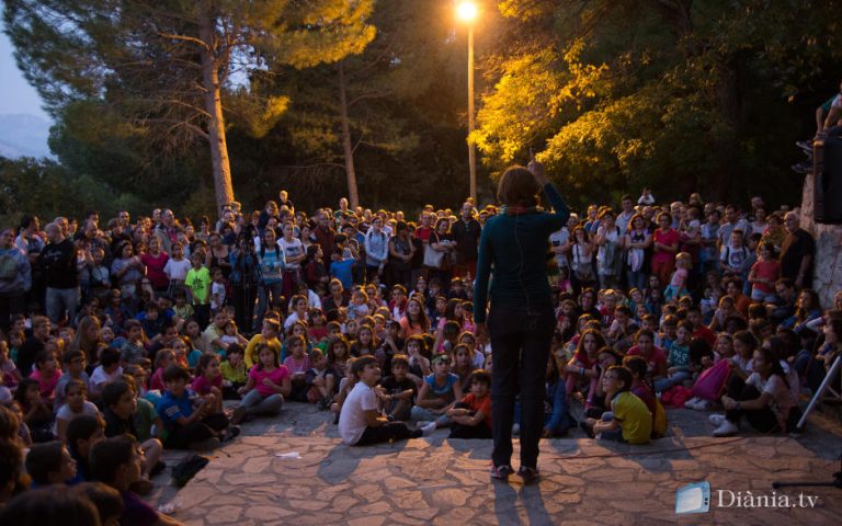 Més de 500 persones gaudeixen de la ‘Nit de contes’ al castell de Cocentaina